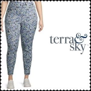 Terra and Sky Ditsy Floral Plus Size Mid Rise Jegging Size 1X